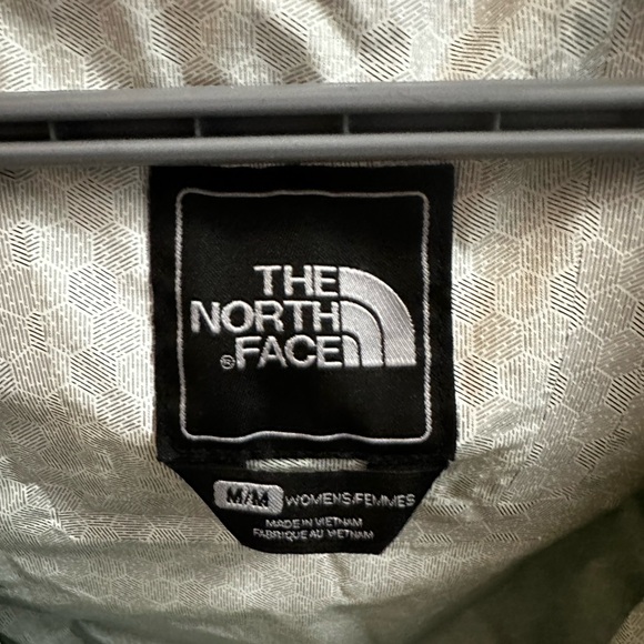 The North Face Vibrant Bright Green Jacket - Picture 8 of 11